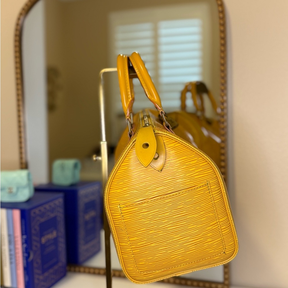 Louis Vuitton Yellow Epi Speedy 25 Handbag - Picture 4 of 11